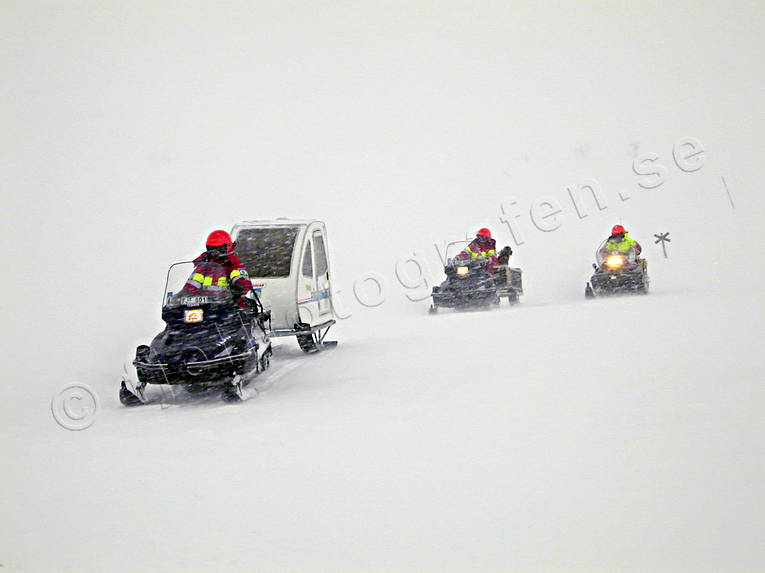 alpine rescue team, alpine rescuer, communication, communications, land communication, motor sports, mountain, mountain, snow storm, snowmobile, snowmobile, storm, storm, winter, venyr
