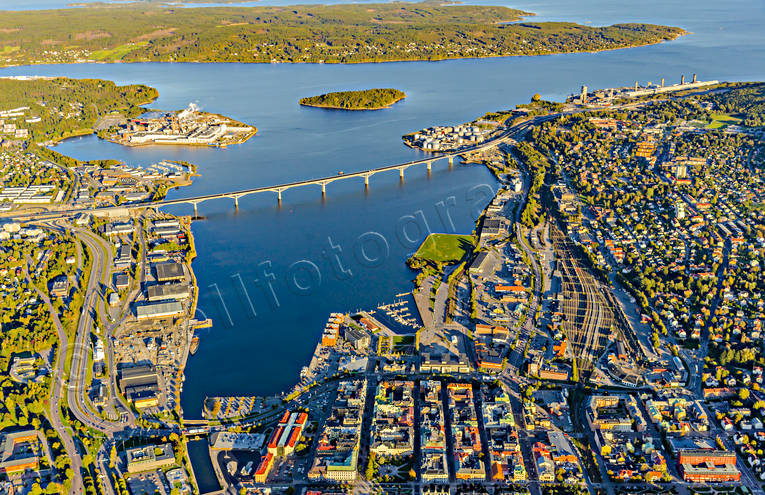 aerial photo, aerial photo, aerial photos, aerial photos, autumn, drone aerial, drnarfoto, Medelpad, stder, Sundsvall, Sundsvallsbron, Sundsvallsfjrden, Tjuvholmen