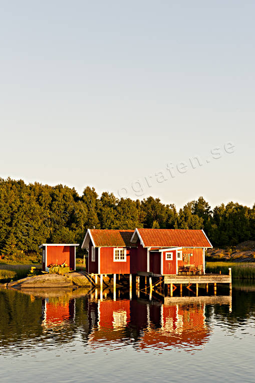 boat-houses, buildings, coast, fishing cabins, house, lake, nature, sea, spegelbild, Vstergtland