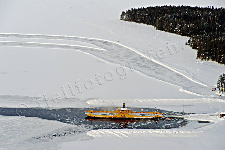 aerial photo, aerial photo, aerial photos, aerial photos, car ferry, drone aerial, drnarfoto, ferry, frjeled, frjelge, ice track, ison, ice iland, Jamtland, landscapes, Sunne, winter