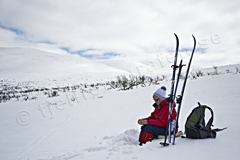 break, national park, national parks, orange, rasta, rest, rests, ski touring, skier, skiing, Sododalen, Sonfjllet, winter, ventyr