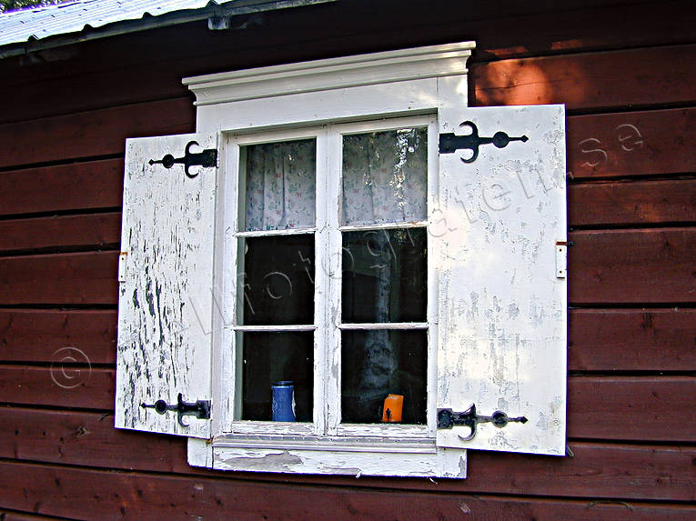 cabins, colour, paint, dye, cottage, Jamtland, old, paint, peel off, peeling off, summer cottage, window