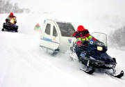 alpine rescue team, alpine rescuer, communication, communications, land communication, motor sports, mountain, mountain, snow storm, snowmobile, snowmobile, storm, storm, winter, ventyr